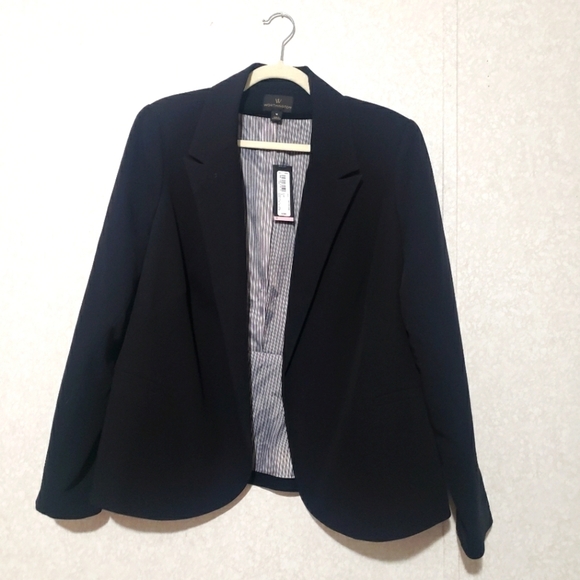 Worthington Jackets & Blazers - Worthington Black Tailored Blazer with Notched Lapels...size:1X